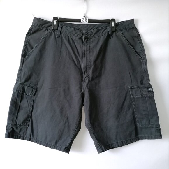 Authentic Issue Wrangler Mens Black High Rise Flat Front Cargo Shorts Size 38 - Picture 1 of 6